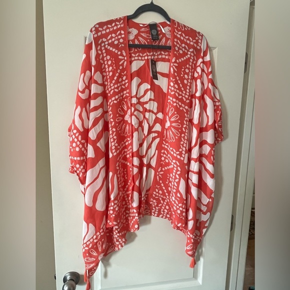 NEW! Vince Camuto Designer Coral and White Patterned Kimono OSFM - Picture 10 of 16